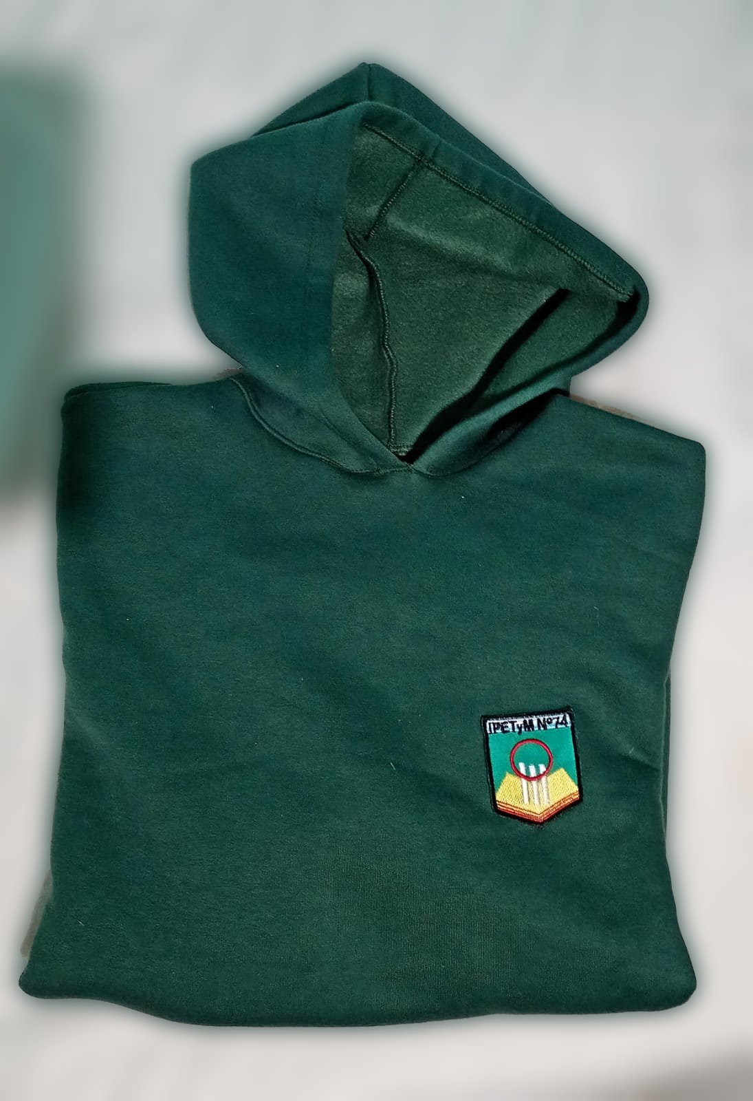 Buzo customizado IPETYM — Hipnosis Diseño & Confección
